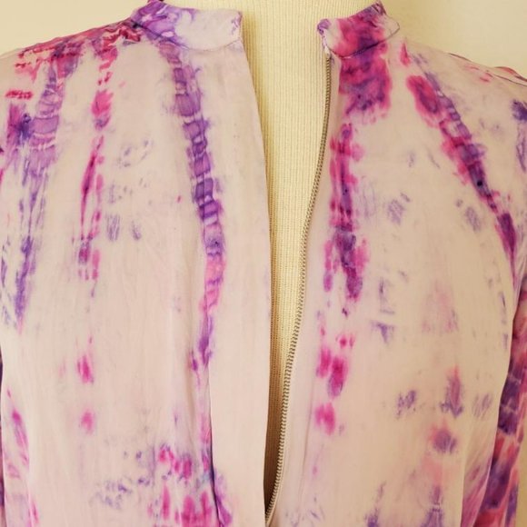 ******* SOLD ********   Vince Silk Blouse - Picture 2 of 7